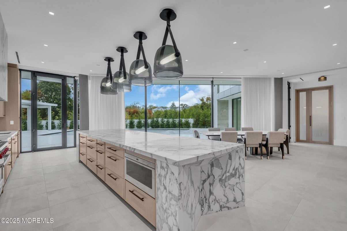 Dining room, Interior, Kitchen, Pendant Lights, Recessed Lighting, Stainless Steel Appliances