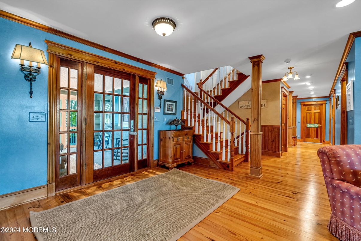 Interior, Recessed Lighting, Wood Texture Flooring