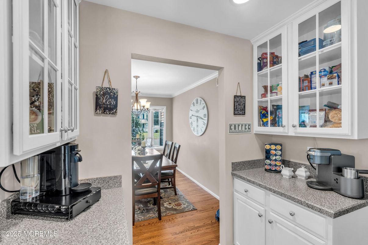 Chandelier, Dining room, Interior, Recessed Lighting, Wood Texture Flooring