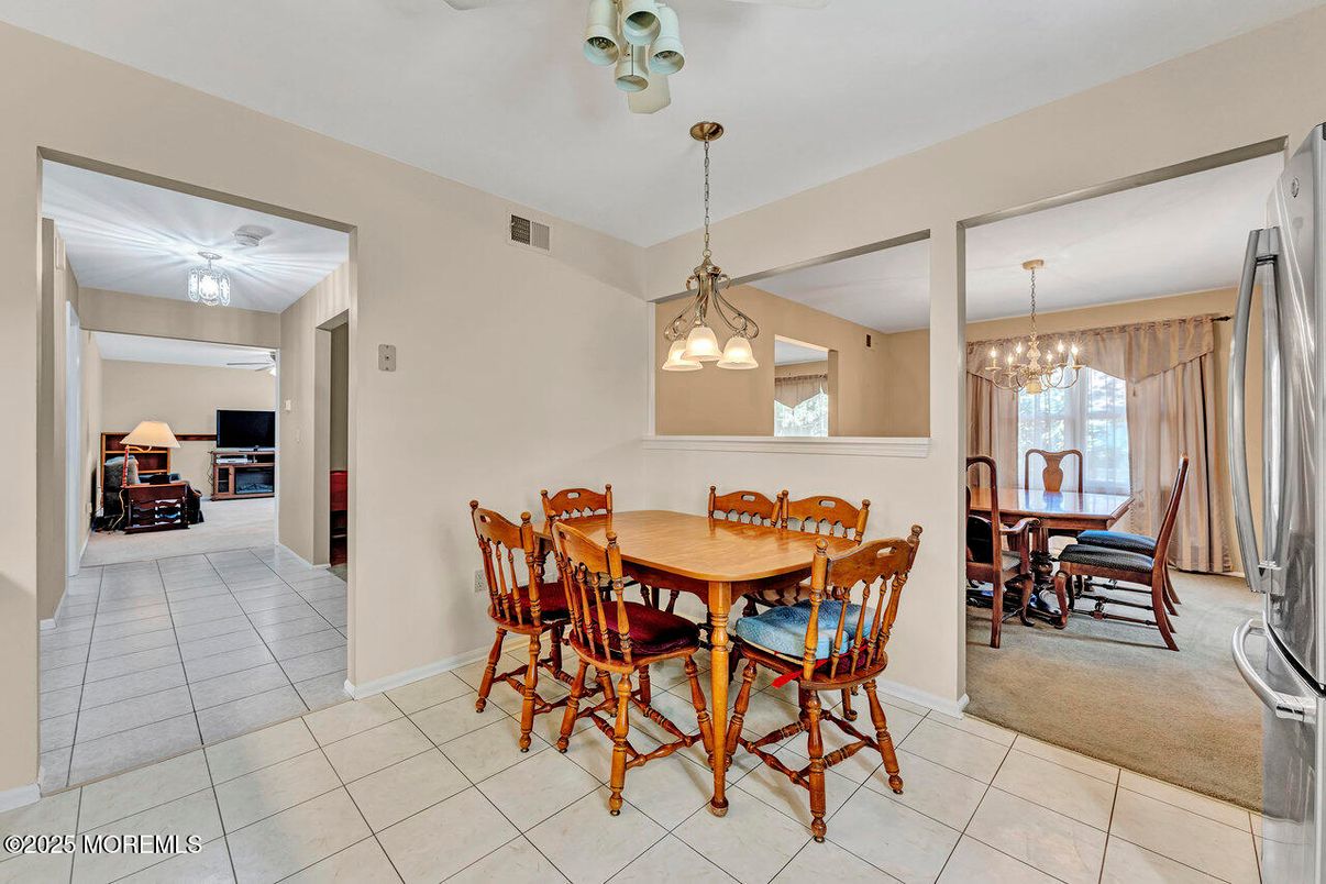 Chandelier, Dining room, Fireplace, Interior, Pendant Lights