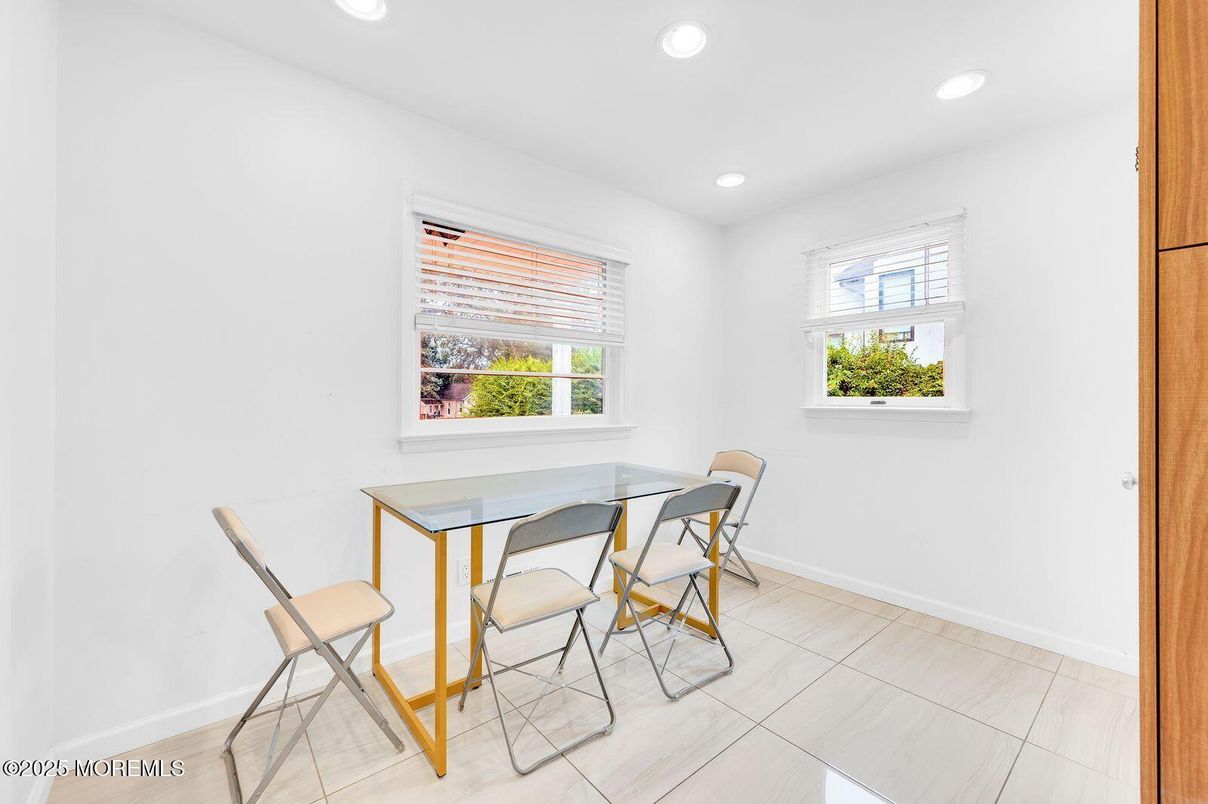 Dining room, Interior, Recessed Lighting