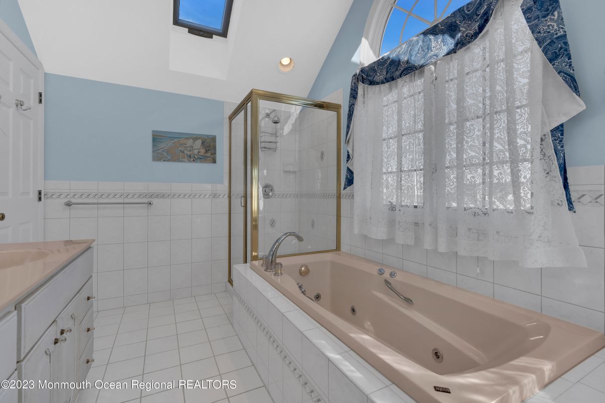 Bathroom, Interior, Recessed Lighting