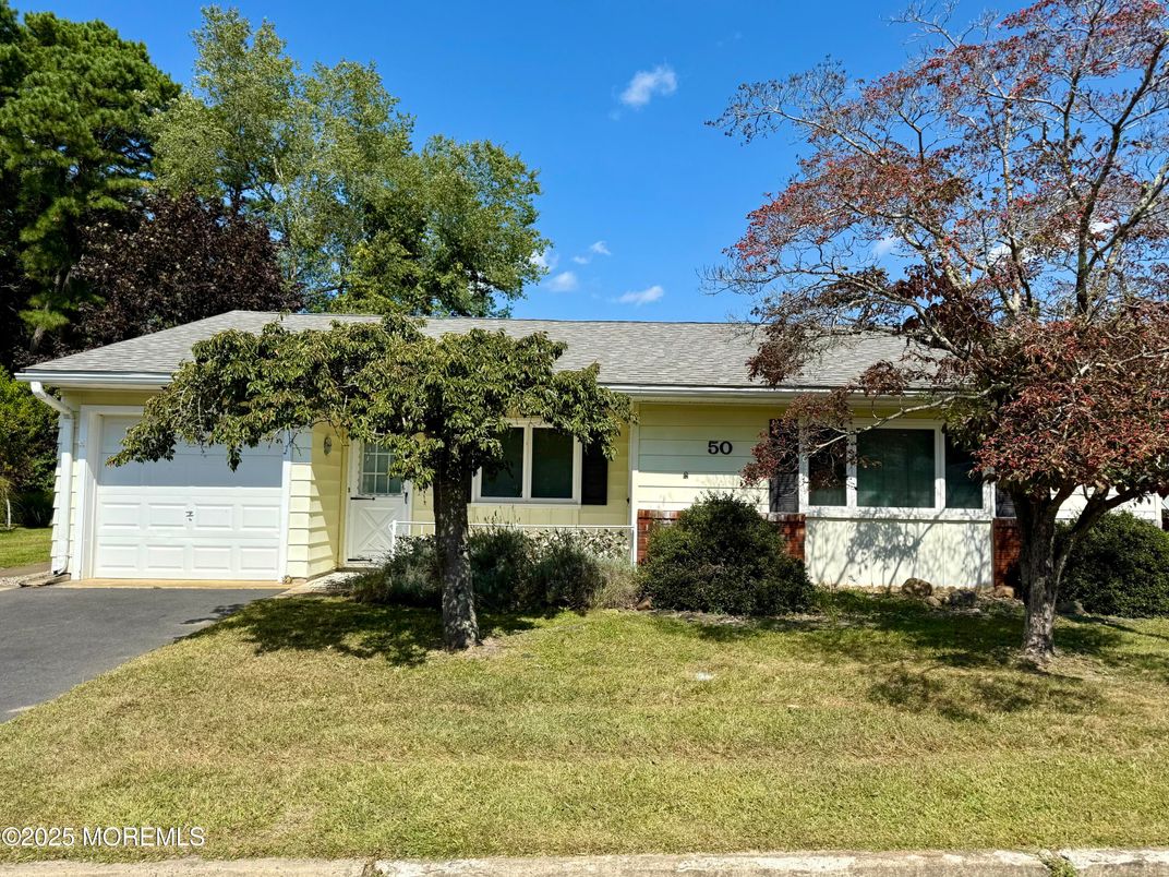 Attached, Exterior, Facade, Ranch