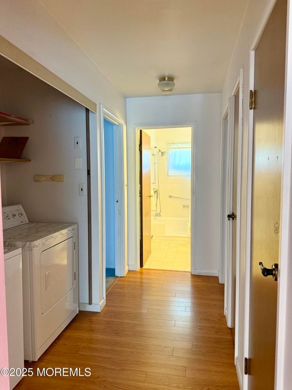 Interior, Washer, Wood Texture Flooring