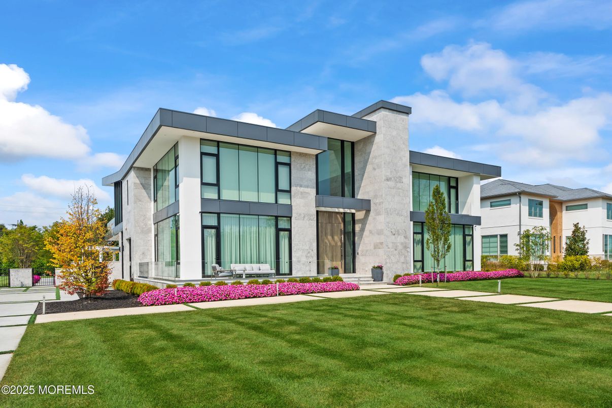 Backyard, Exterior, Facade, Modern