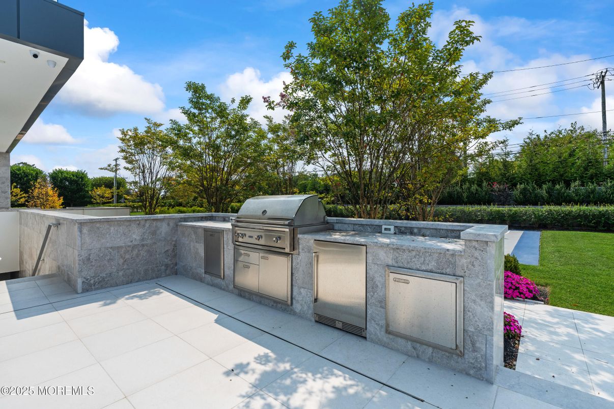 Exterior, Outdoor Kitchen