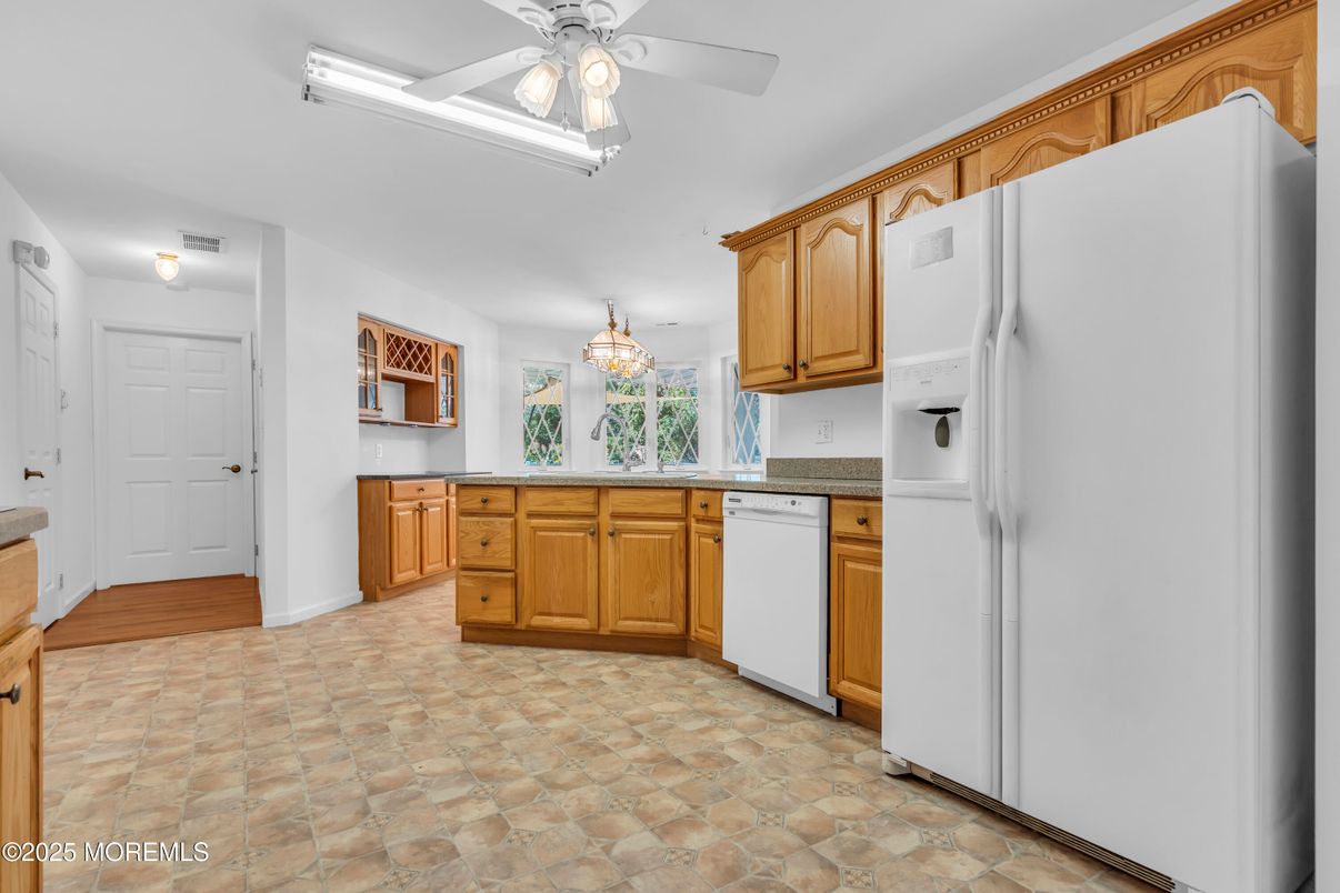 Chandelier, Interior, Kitchen
