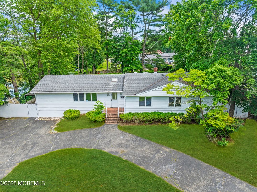 Exterior, Facade, Cape Cod
