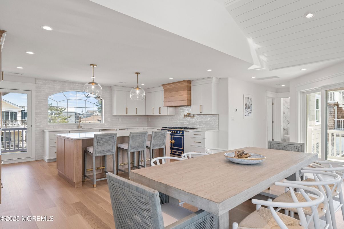 Dining room, Interior, Kitchen, Pendant Lights, Recessed Lighting, Wood Texture Flooring