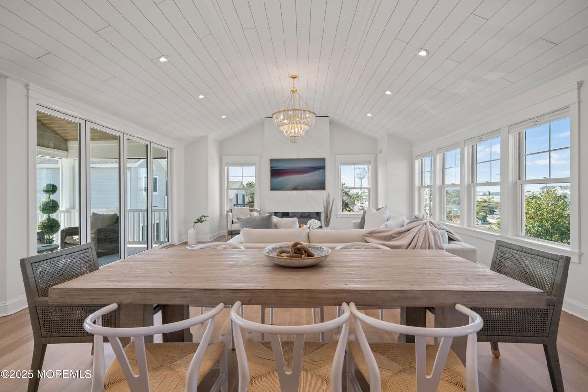 Chandelier, Dining room, Interior, Living room, Recessed Lighting, Wood Texture Flooring