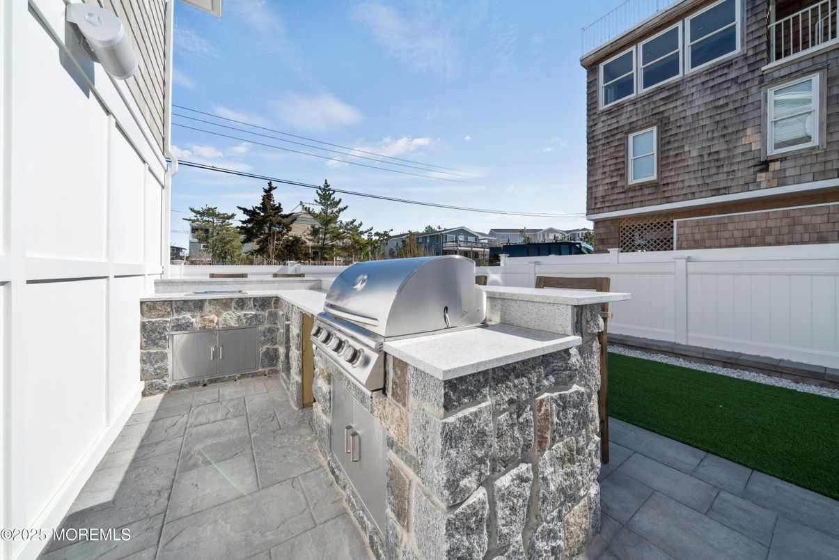 Exterior, Outdoor Kitchen