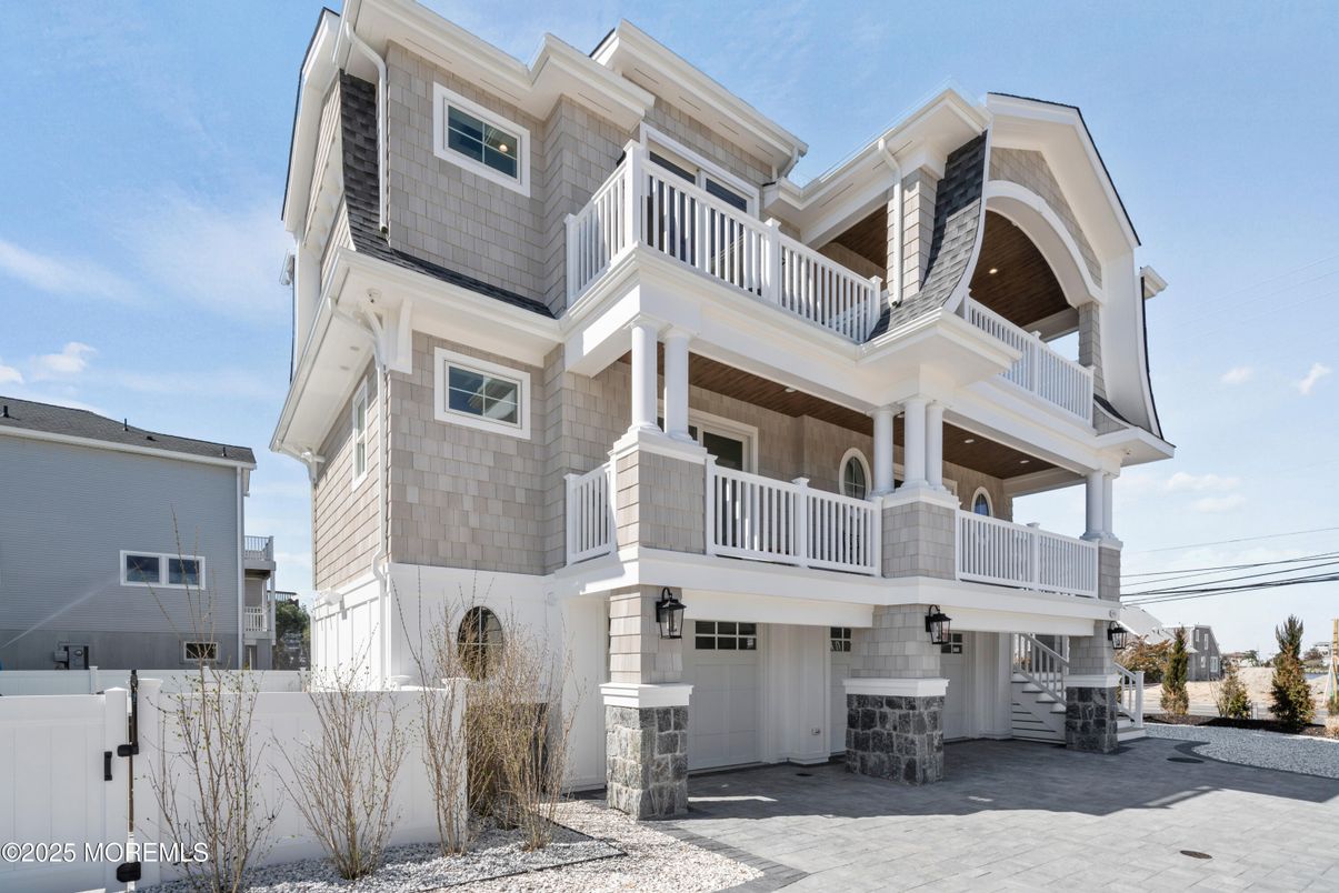 Exterior, Facade, American Craftsman