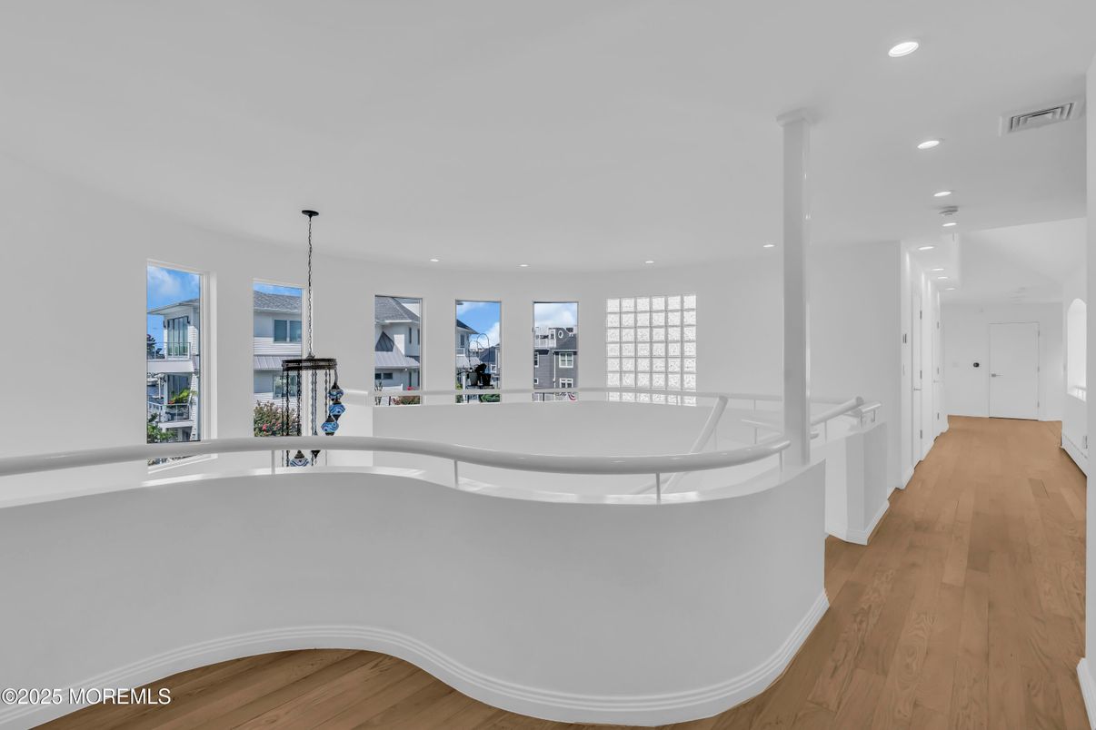 Interior, Pendant Lights, Recessed Lighting, Wood Texture Flooring