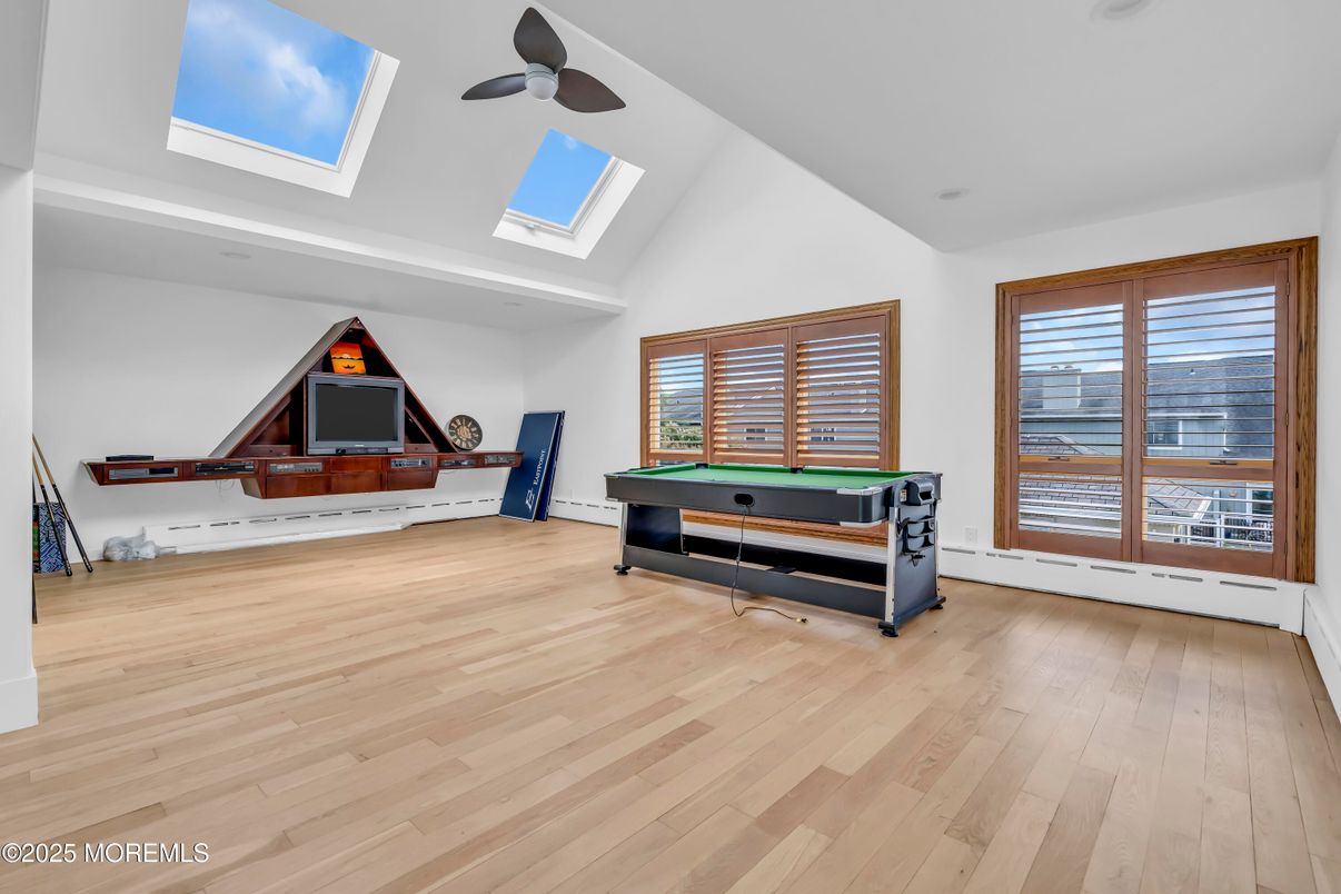 Game Room, Interior, Wood Texture Flooring