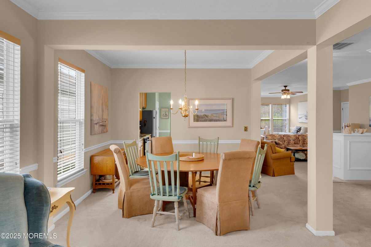Chandelier, Dining room, Interior, Living room, Pendant Lights