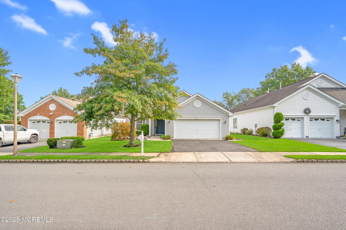 Attached, Detached Garage, Exterior, Facade, Brick Facade, Ranch