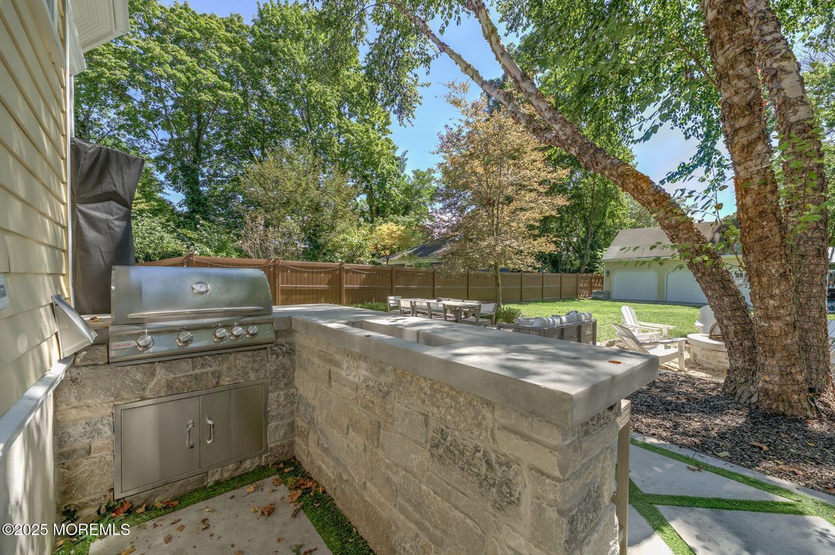Exterior, Outdoor Kitchen