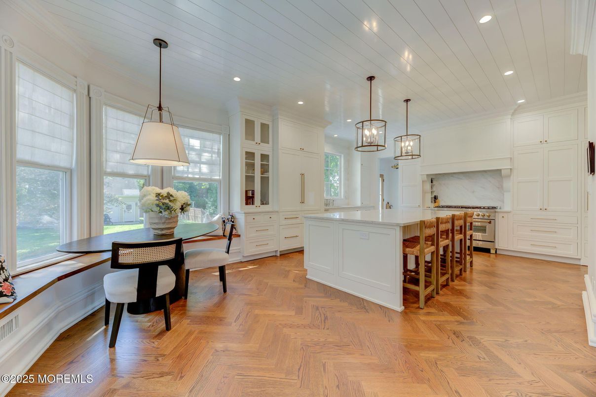 Dining room, Interior, Kitchen, Pendant Lights, Recessed Lighting, Wood Texture Flooring