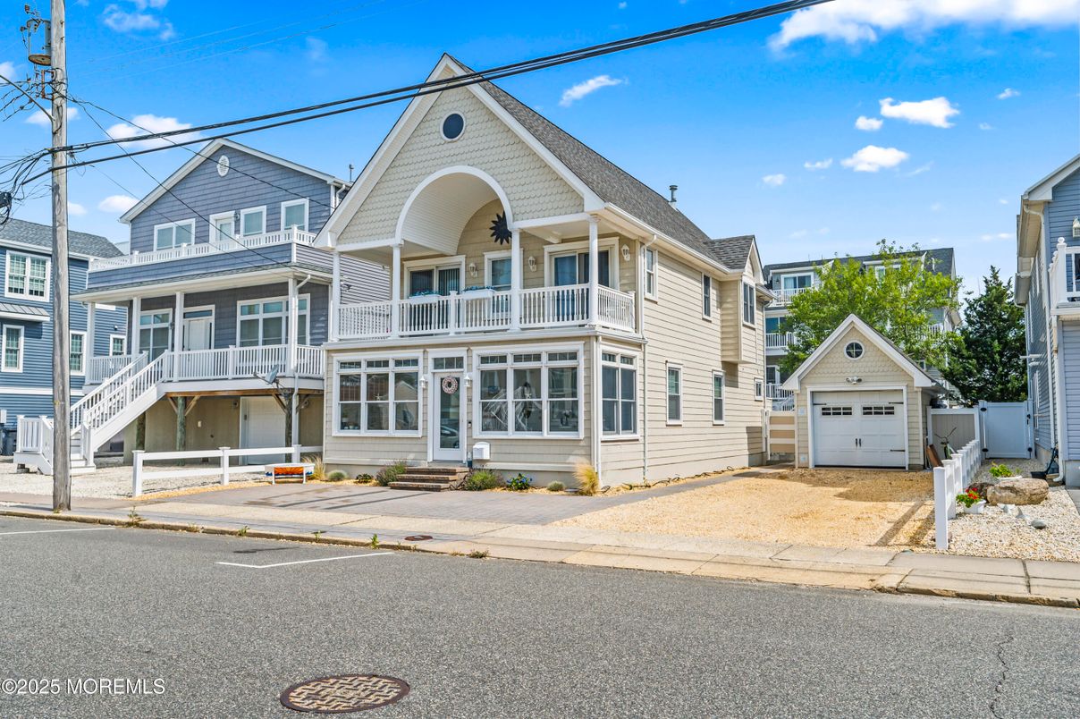 Detached Garage, Exterior, Facade, Queen Anne Victorian