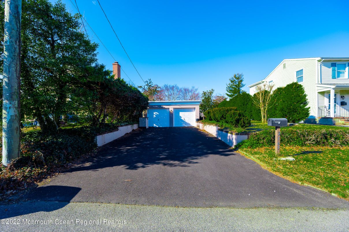Detached Garage, Exterior