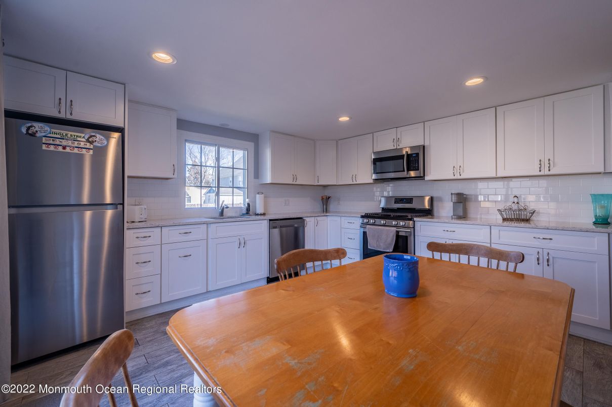 Dining room, Interior, Kitchen, Recessed Lighting, Stainless Steel Appliances, Wood Texture Flooring