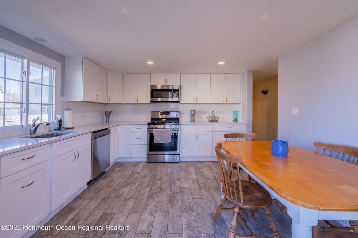 Dining room, Interior, Kitchen, Recessed Lighting, Stainless Steel Appliances, Wood Texture Flooring
