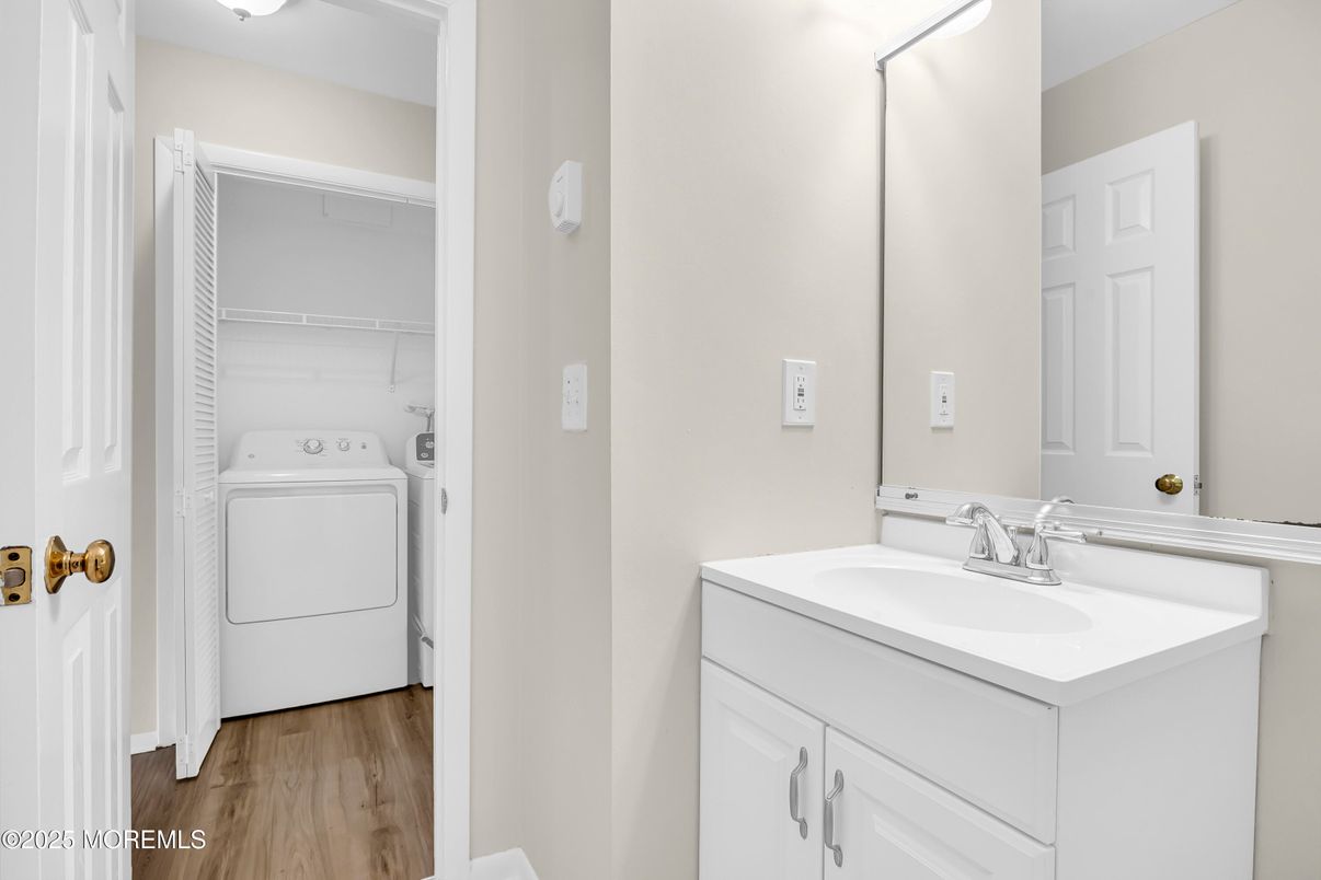 Bathroom, Interior, Utility Closets, Washer, Wood Texture Flooring