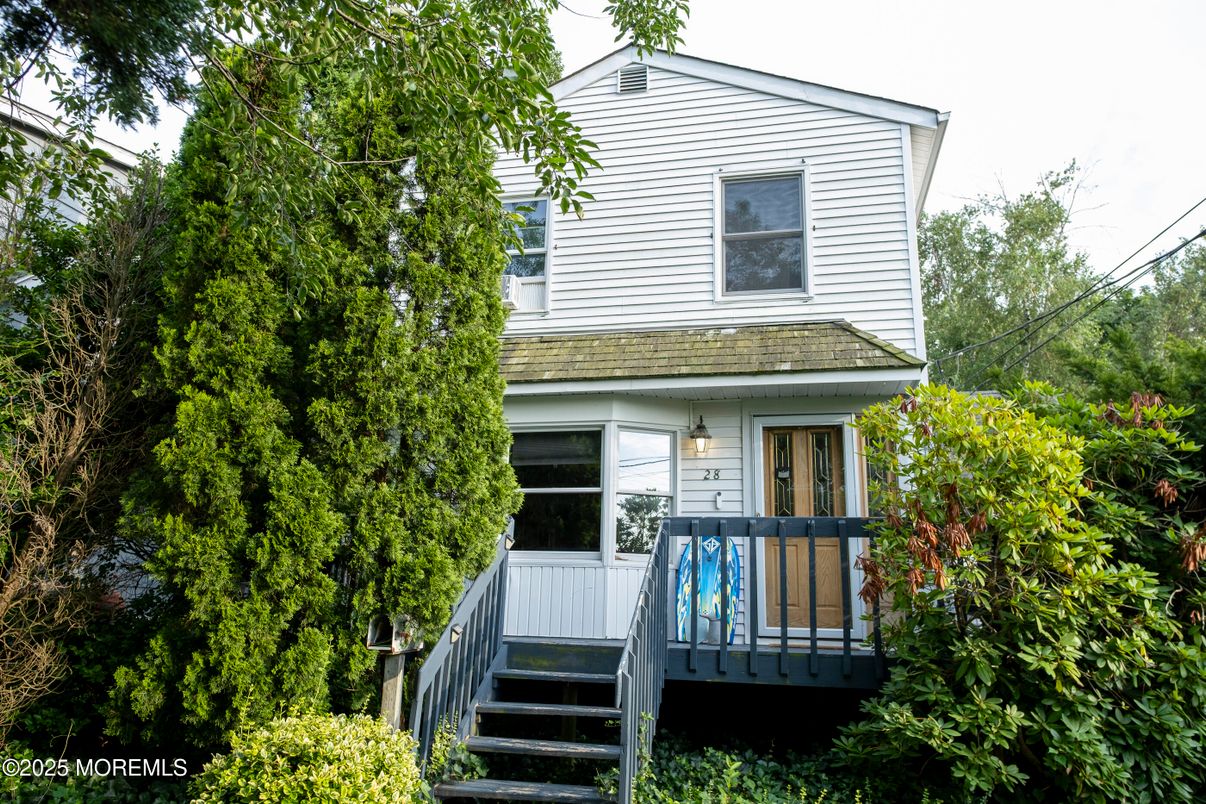 Exterior, Facade, None