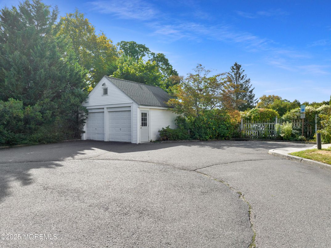 Detached Garage, Exterior
