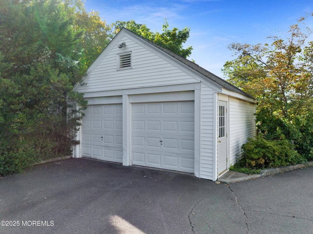 Detached Garage, Exterior