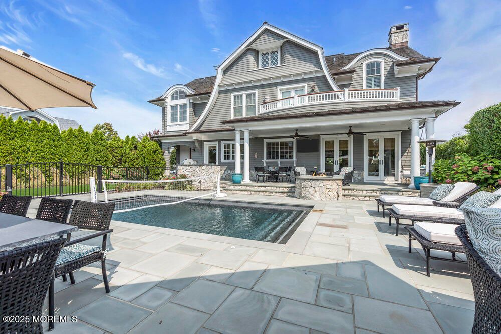 Exterior, Outdoor Kitchen, Pool