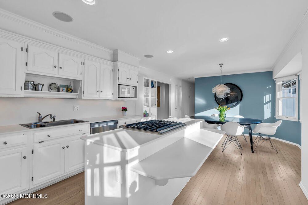 Chandelier, Dining room, Interior, Kitchen, Recessed Lighting, Wood Texture Flooring