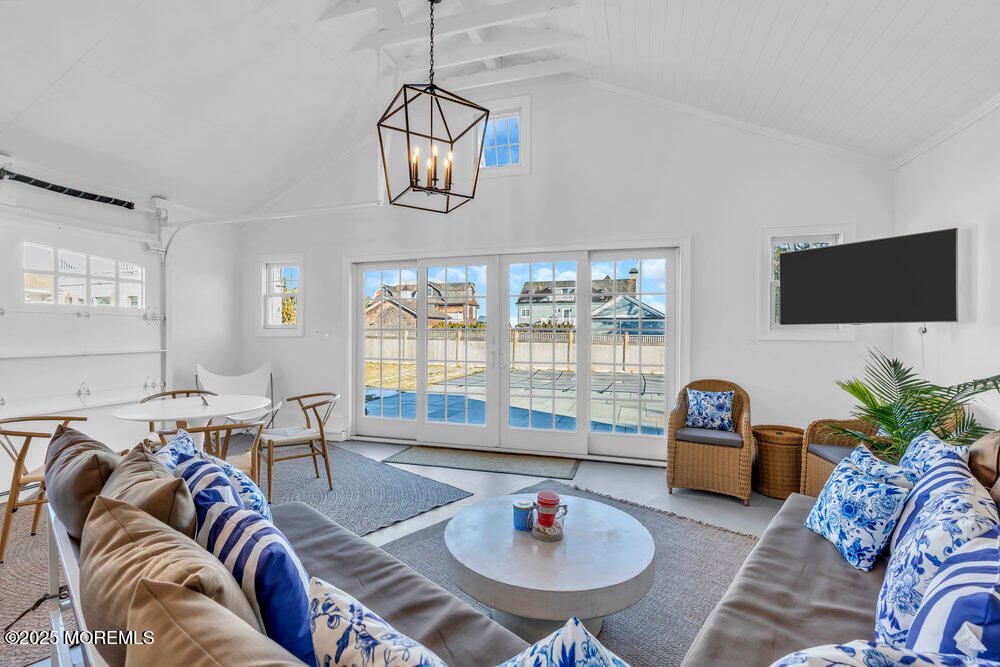 Dining room, Interior, Living room, Pendant Lights