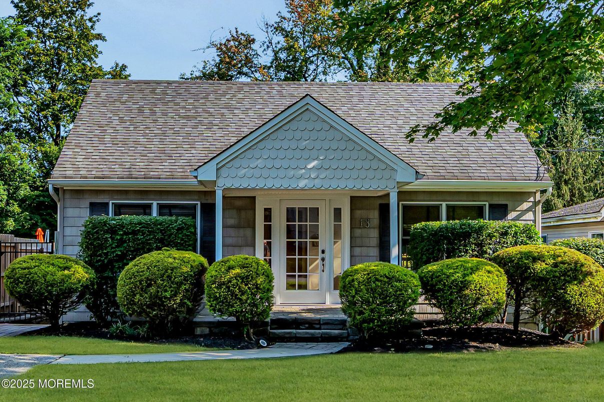 Exterior, Facade, Cape Cod
