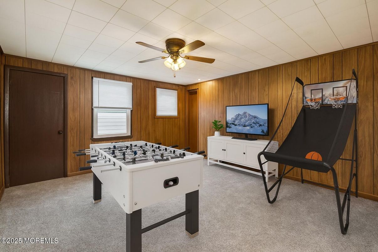 Game Room, Interior, Wooden Walls