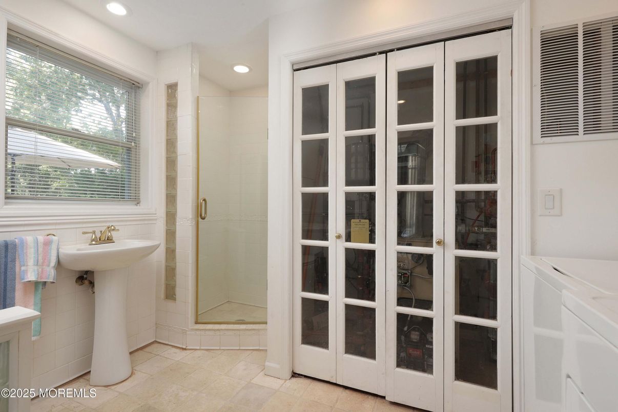 Bathroom, Interior, Recessed Lighting