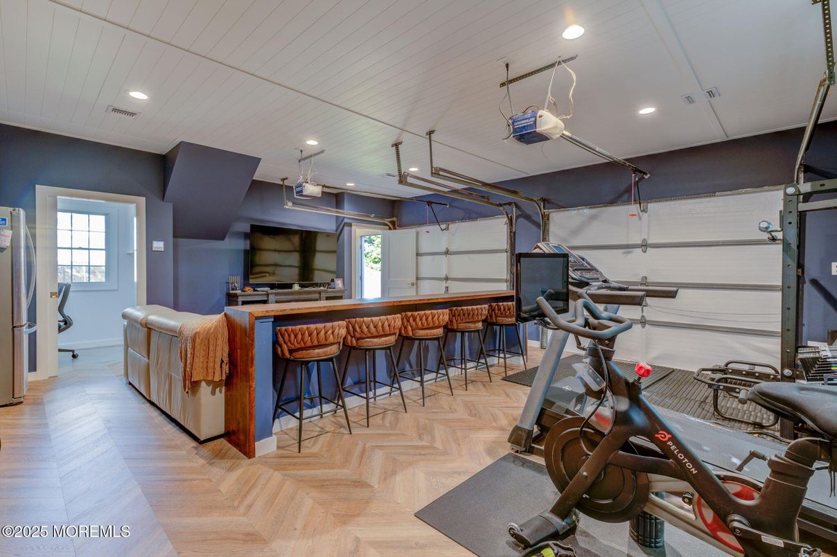 Fitness Equipment, Interior, Recessed Lighting, Wood Texture Flooring