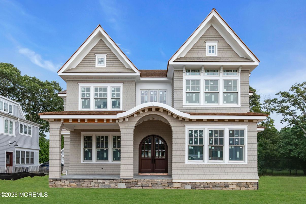 Exterior, Facade, Queen Anne Victorian