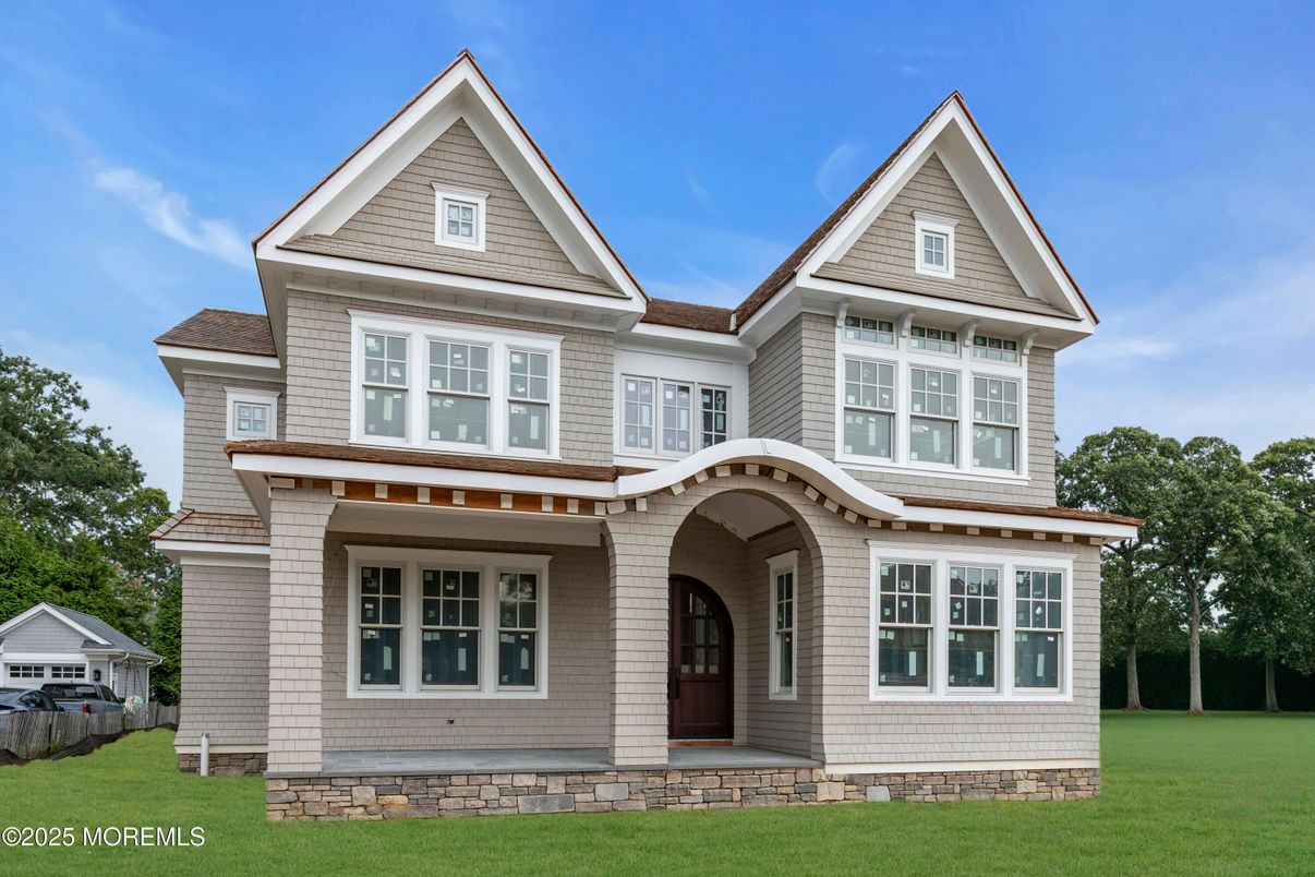 Exterior, Facade, Queen Anne Victorian
