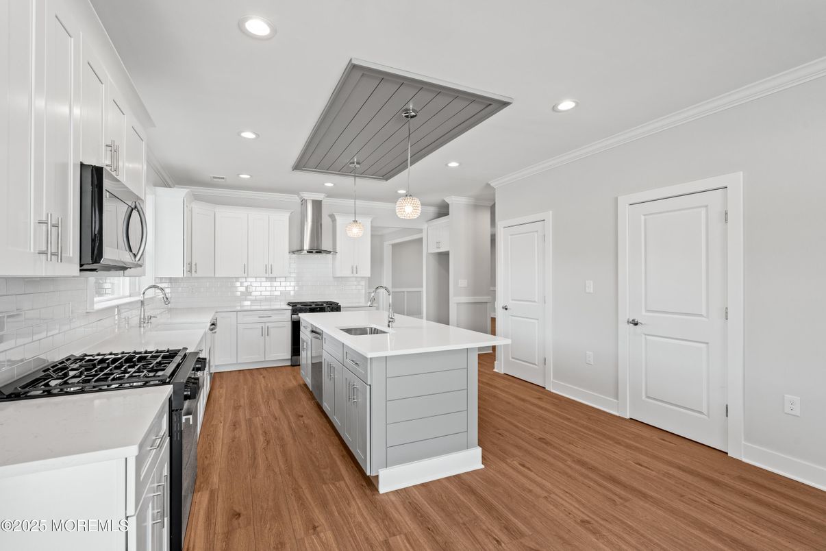 Interior, Kitchen, Pendant Lights, Recessed Lighting, Wood Texture Flooring