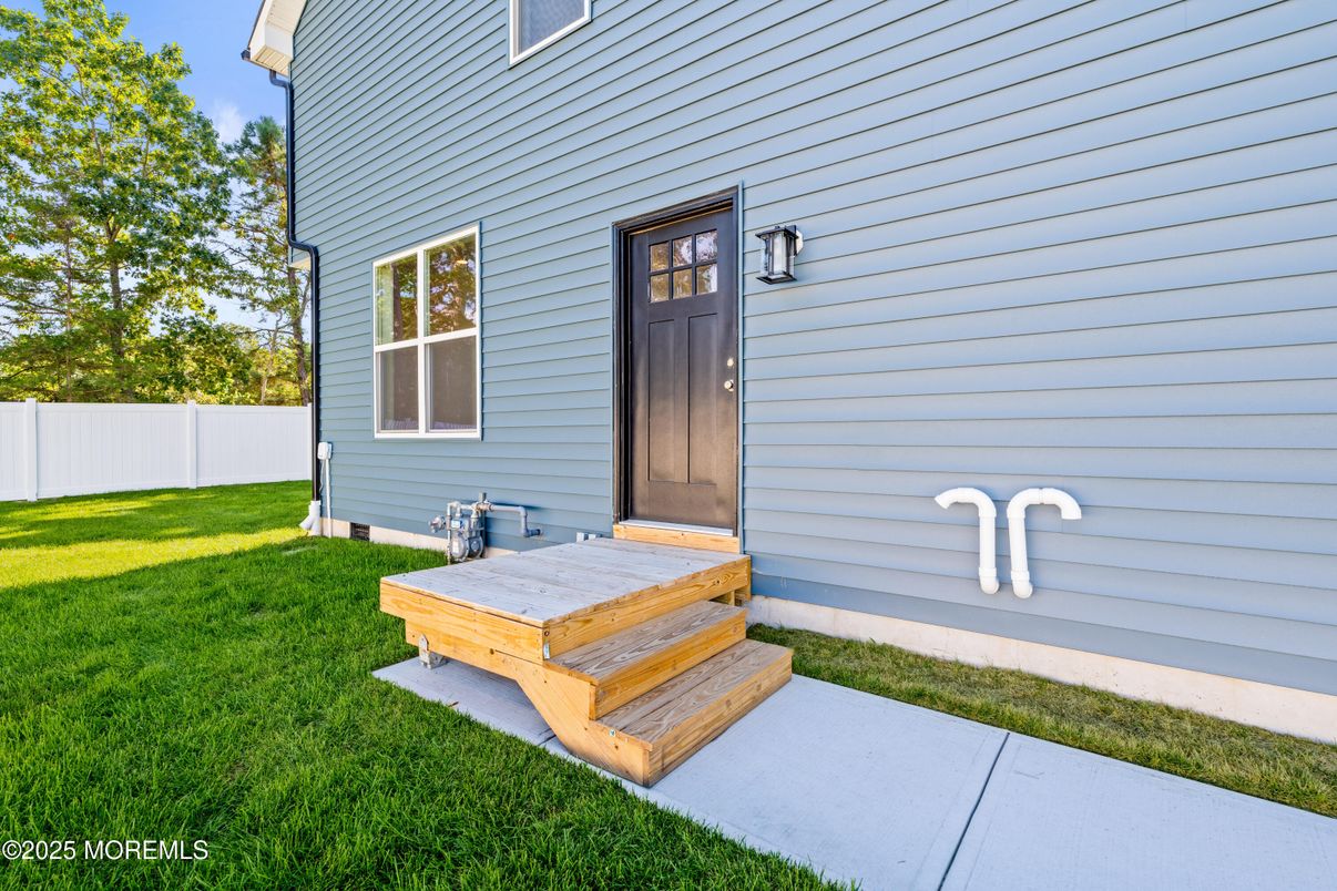 Backyard, Exterior
