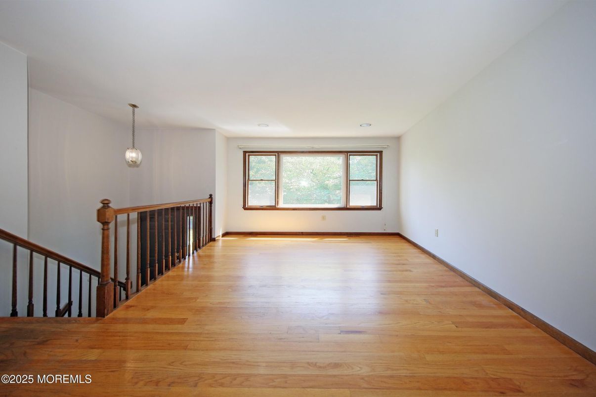 Empty room, Interior, Pendant Lights, Wood Texture Flooring