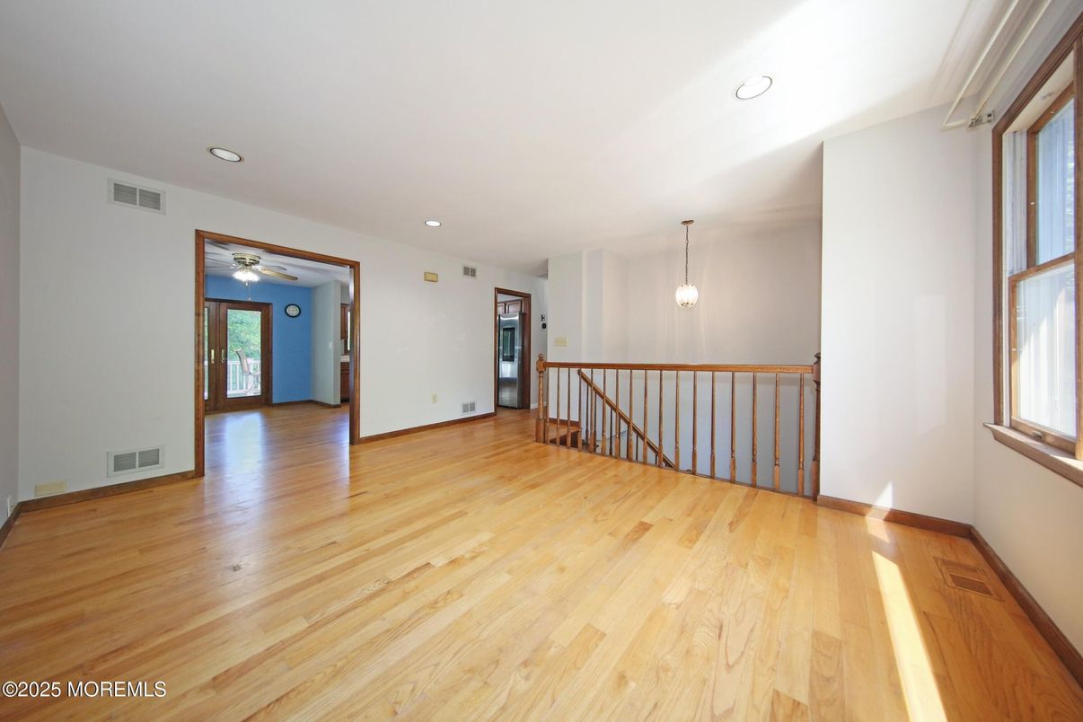 Empty room, Interior, Pendant Lights, Recessed Lighting, Wood Texture Flooring