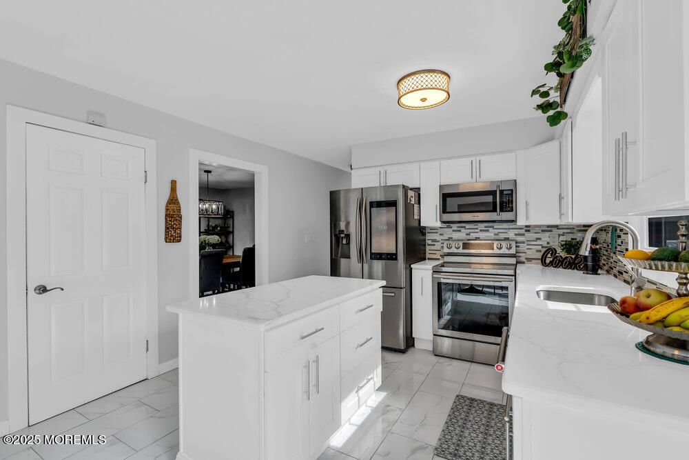 Interior, Kitchen, Marble, Stainless Steel Appliances