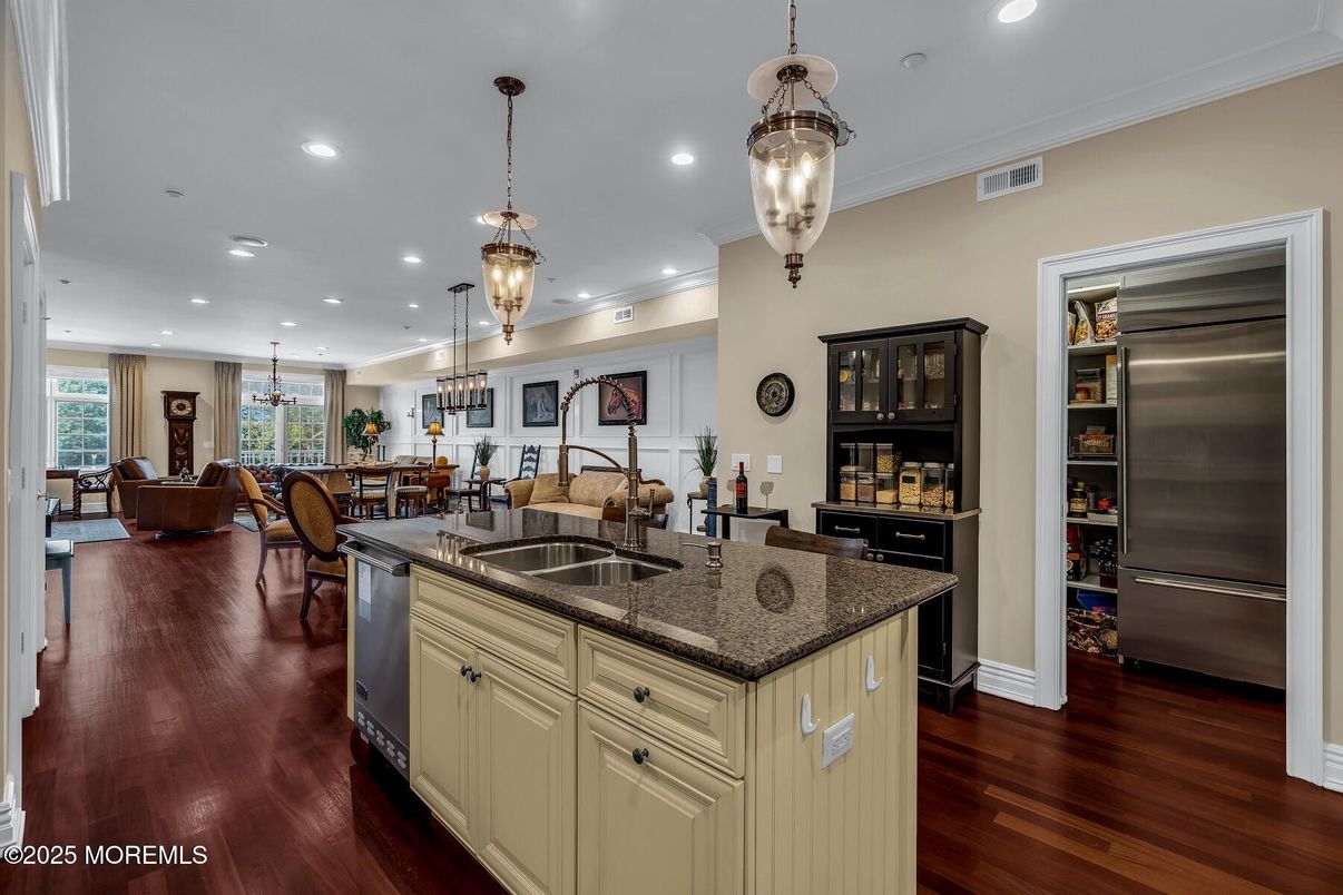 Dining room, Interior, Kitchen, Living room, Pendant Lights, Recessed Lighting, Stainless Steel Appliances, Wood Texture Flooring