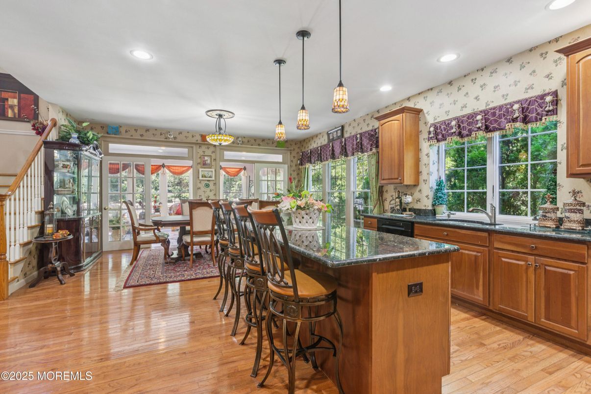 Dining room, Interior, Kitchen, Pendant Lights, Recessed Lighting, Wood Texture Flooring
