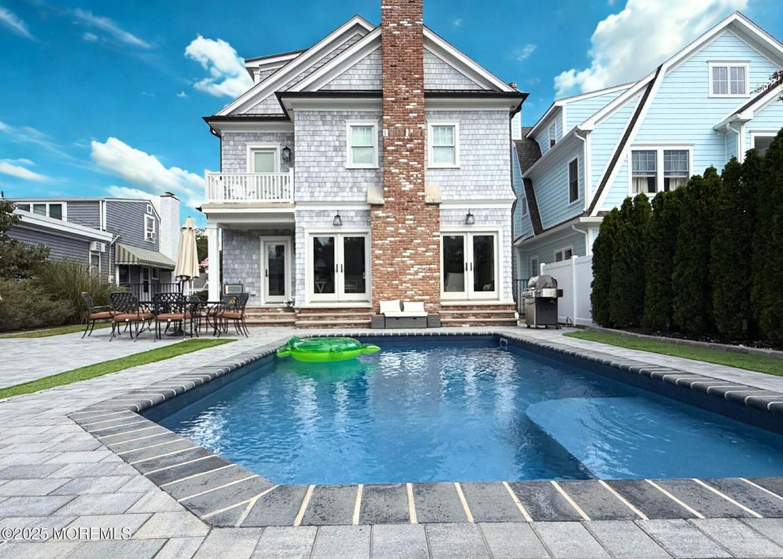 Exterior, Pool