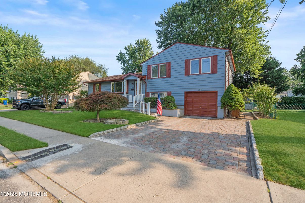 Attached, Backyard, Exterior, Facade, Split Level