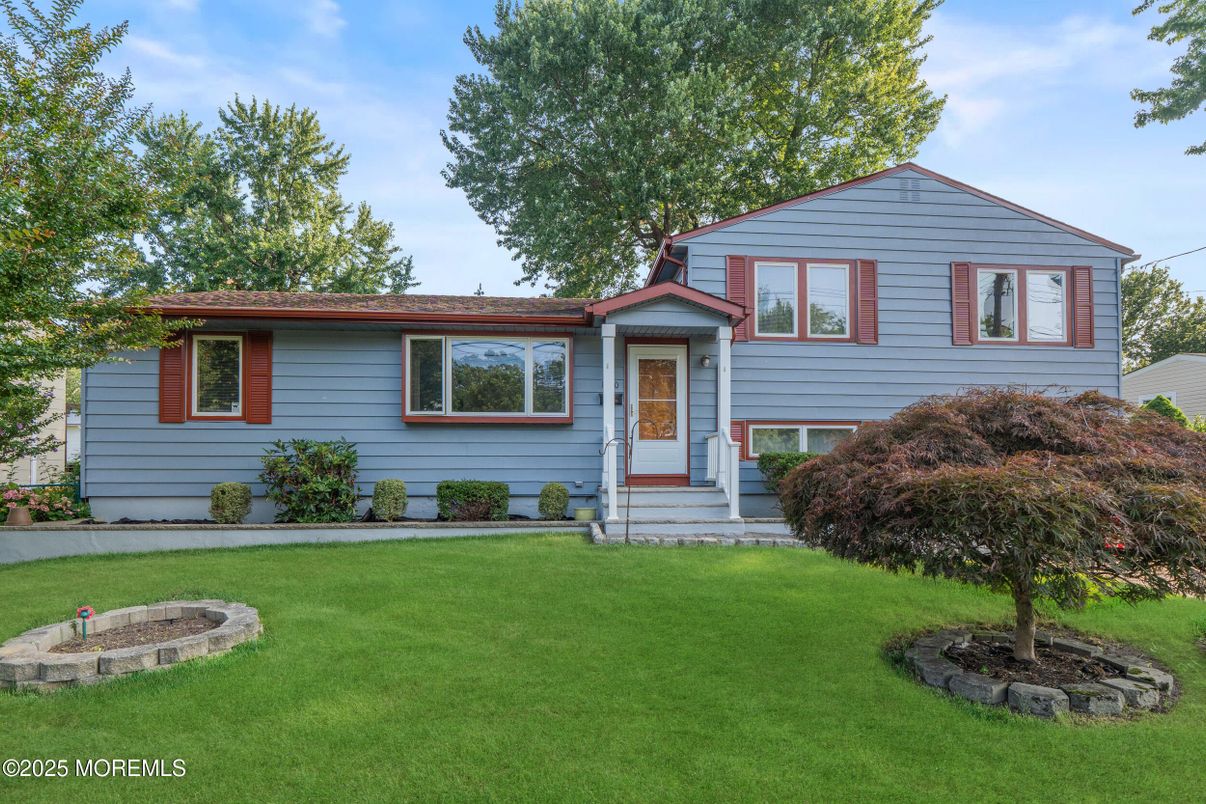 Backyard, Exterior, Facade, Split Level