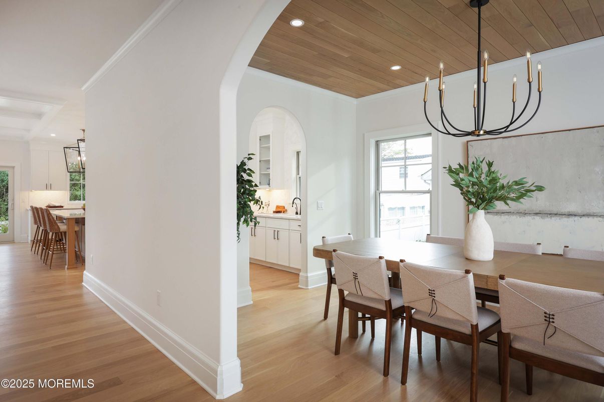 Chandelier, Dining room, Interior, Pendant Lights, Recessed Lighting, Wooden Ceilings, Wood Texture Flooring